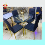 Ensemble de repas rond 4 places avec table en verre et chaises noires et or élégantes