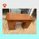 Bureau avec 3 tiroirs